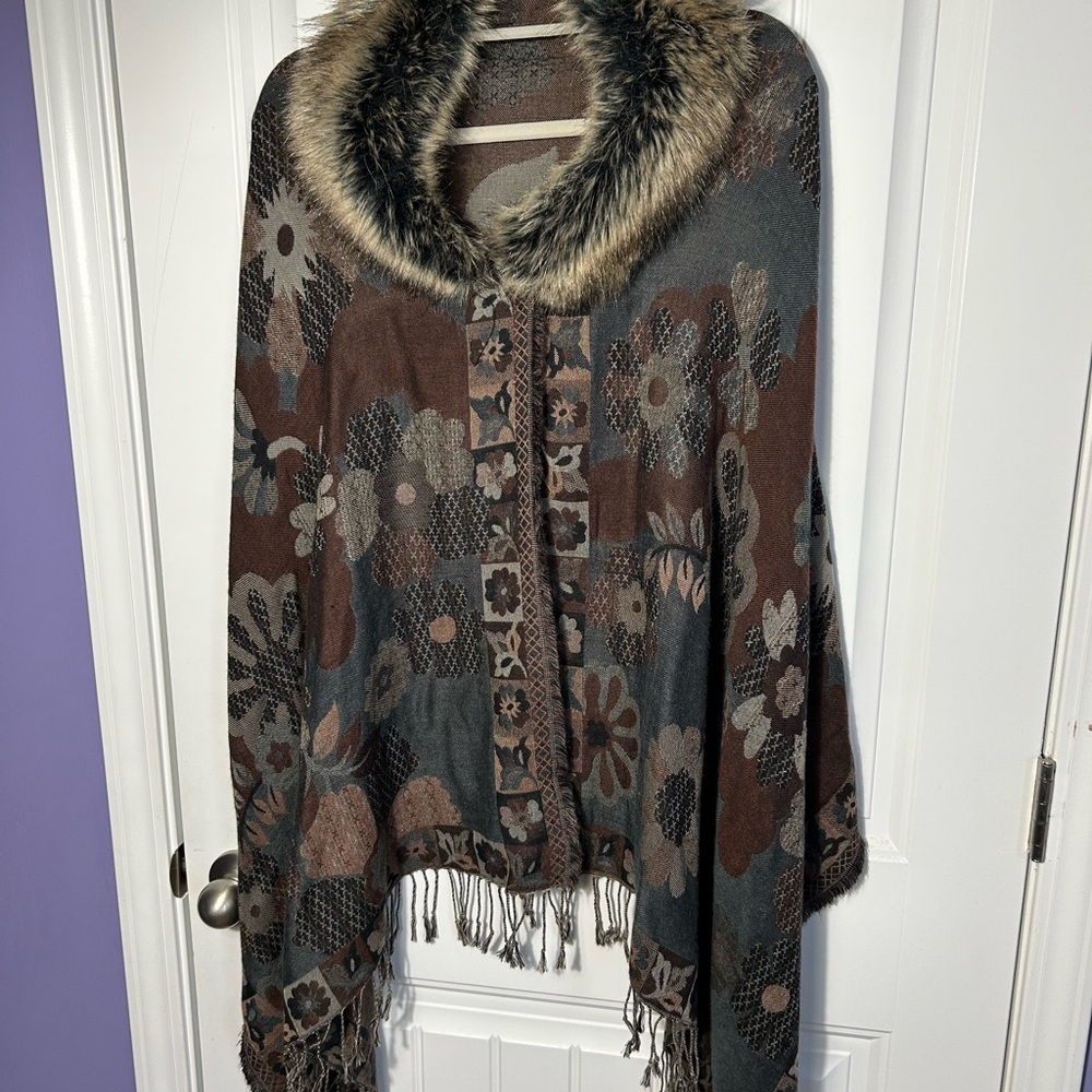 Eyeful cape womenfaux fur at collar women’s OS snap at neck wool/cotton blend